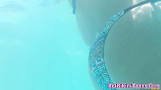 Чел снял видео жопу туристки в белом купальнике под водой в бассейне