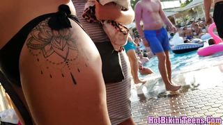 Скрытно снимает на видео задницы девок в бикини на пляже