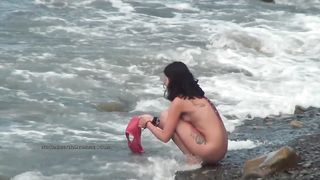 Подборка с настоящими нудистками на пляже перед скрытой камерой