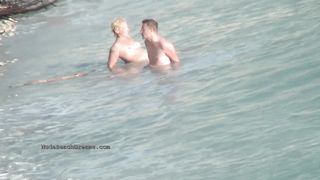 Голые девушки попали в объектив скрытой камеры вуайериста на нудистском пляже
