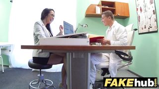 Студентка ебется с доктором, чтобы получить зачет по анатомии
