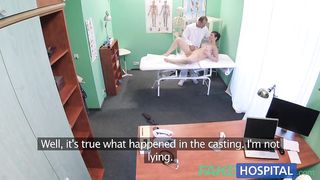 Туристка из Австрии попросила доктора кончить ей внутрь киски