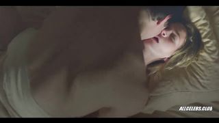 Бритт Робертсон и Джиа Мантенья в эротических сценах из «Проси меня о чём угодно»