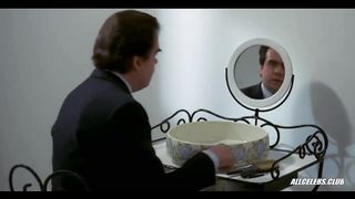 Голая Анисе Альвина в откровенных сценах из триллера «Постепенные изменения удовольствия»