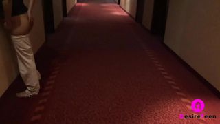 Парочка чуть не спалилась во время ебли в коридоре гостиницы