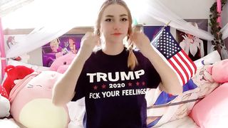 Сисястая патриотка сделает Америку снова великой, когда кончит от мастурбации пальцами